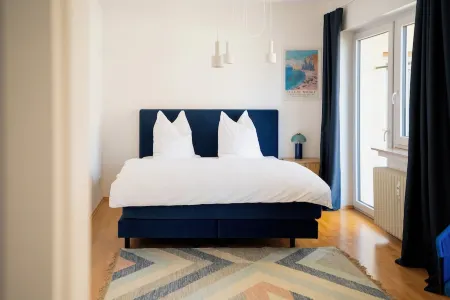 Blue whale, stylish apartment, living room, bedroom, bathroom, kitchen, central in Ulm