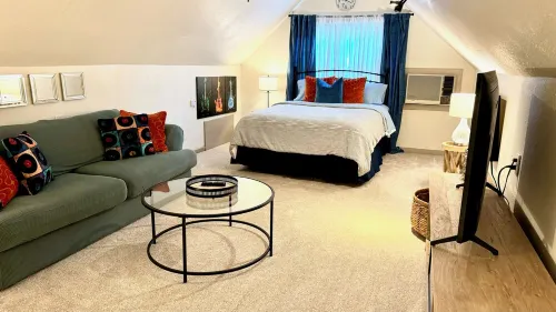 Rock & Roll Suite CLE - 1 Bedroom / 1 bathroom near Downtown Cleveland, OH