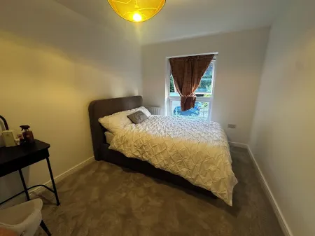 Modern Room & Bath in Maidenhead Near Heathrow Airport