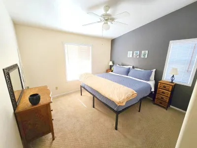 Chapala Court: 3BD/2BA w/ Fire Pit & Hot Tub