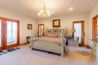 Jett Manor - Hermann, MO 13-Acre Private Estate w/ Hot Tub, Sauna & Scenic Views