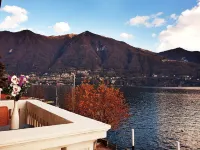 LARIUS BALCONY ON THE LAKE - PARKING - WIFI