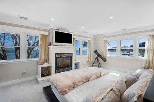 WATERFRONT TOWNHOUSE - A SLICE OF HEAVEN