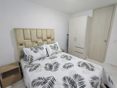 Apt in Giron, 3 blocks from the main park and 15 minutes from the airport! Hoteles en 