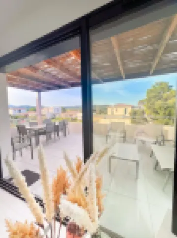 2 mins from the beach! Apartment in new contemporary residence with swimming pool