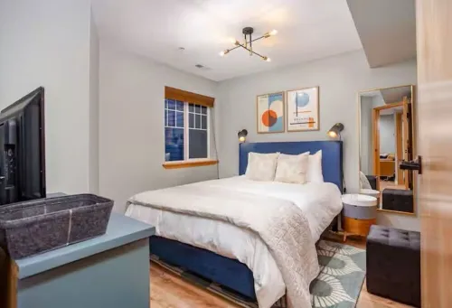 GroundFloor+Pool+King Bed+HotTub+Skiing