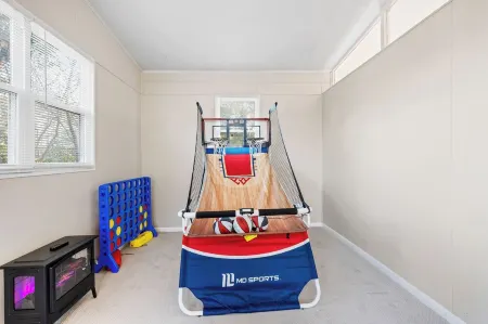 Forest Estates Lodge - Spacious + Available NOW!