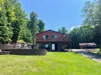 Beautiful, newly renovated log lakefront home, 3BD, 2 BA, high speed WiFi