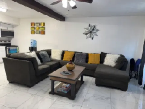 Charming 1-bedroom apartment with WiFi, AC in delightful Venice