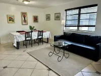 Charming 3-bedroom house in Miami with AC, WiFi Hotels in Coral Terrace