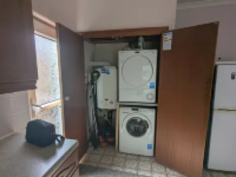 4 Bedroom bungalow in Swansea. Just a shot drive to Mumbles and great beaches.