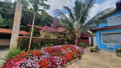 Spacious house with a high standard near the beach! Hotel in zona Foz do Rio Guaratuba