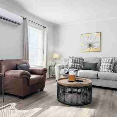 Riverside A2 - QUEEN 2BD/1BA Apt near River Others