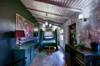 Mammaloe Hotels in Matividiri