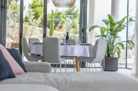 Luxury Villa in Podgora – 4 Bedrooms, Heated Pool, Sea View, AC & WiFi Hotel a Podgora