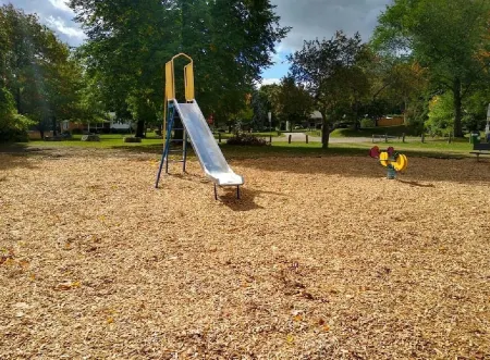 Stay at Lakeside (close to St Mary's Hospital)