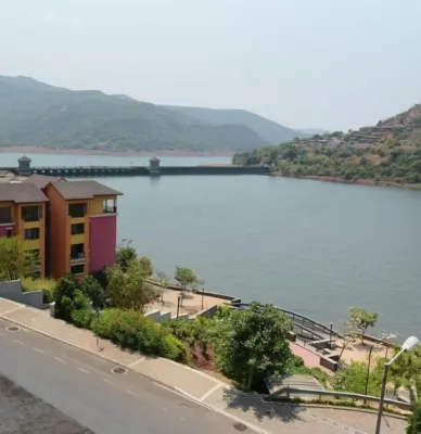 Lakeview 2-bedroom apartment with AC in Lavasa Hotels in Lavasa