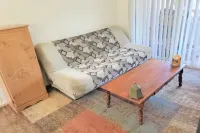 Cheerful,1 bd home + pool, SCUBA equip, walk to beach