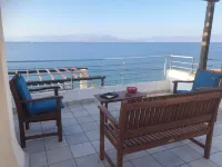 Seafront apartment with swimming pool. Breathtaking views!
