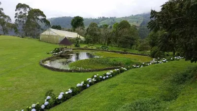 Escape to the mountain: Cabaña Finca Barajas Hotel di 
