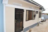 Mugagas cozy ome with a view. It is located 100m from the UN Base in Entebbe.l
