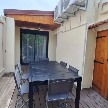 Nice 3 bedroom house near the port - parking/climate/terrace/playroom