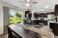 The Oasis, New! 7 beds on 1/2 acre  near Lake Geneva Hotels in Delavan