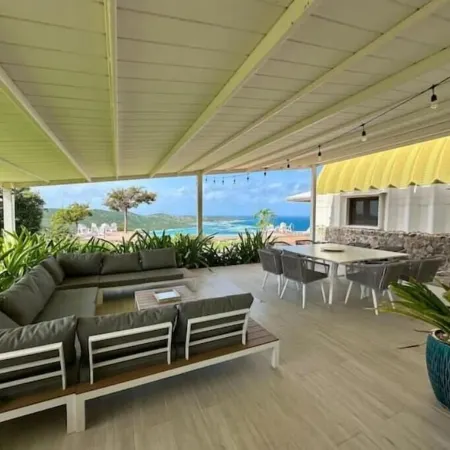 Beach Bunker overlooking Flamenco Beach @ Culebra Island, PR Отели рядом с достопримечательностью «Пляж Фламенко»