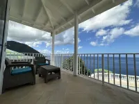 One bedroom apartment with king size bed and a view!  호텔