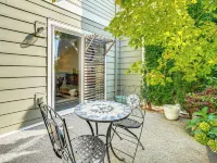 Modern Home Close to Dtwn Woodinville w/ Yard Hotels in Woodinville