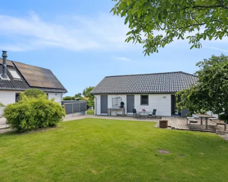 "Alona" - 90m from the Sea Hotels in Allingabro