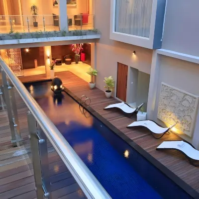 Ohana Hotel Kuta Отели рядом с достопримечательностью «Гавань Беноа»