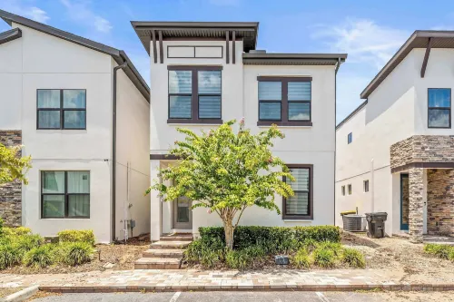 Chic Villa Domani Retreat 9ppl Hotels in Loughman