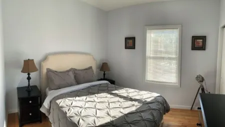 Sunny Modern Huge 3 bed 2 bath, 15 mins to downton NYC Отели рядом с достопримечательностью «Либерти Сайенс Сентер»