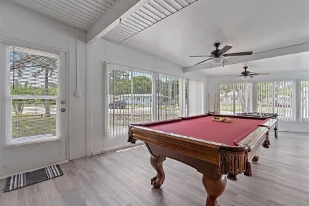 Florida Living Отели рядом с достопримечательностью «Биг Фиш»