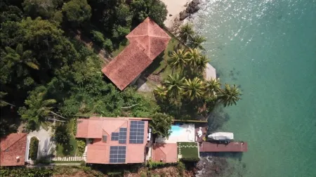 Wonderful house by the water in Angra dos Reis.