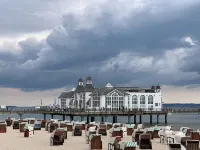 Luxury apartment with 2 bedrooms, large balcony - only 200m to the sea