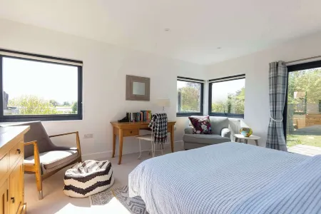 Bespoke Retreat for 4 in West Wittering