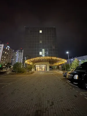 KunLun Hotels near Reka Meryanka