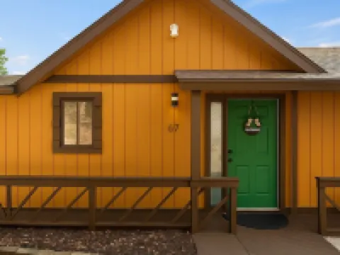 Sky High Retreat • Mountain Views • Hot Tub • Arcade Game Room • Pets OK• Skiing Hotels in Maggie Valley