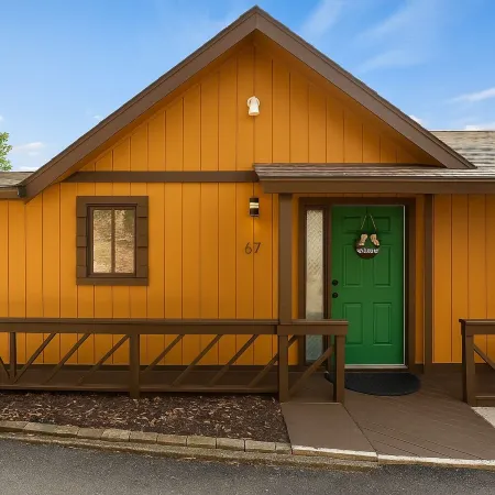 Sky High Retreat - Epic Views, Hot Tub, King Suites, Game Loft, Pet-Friendly