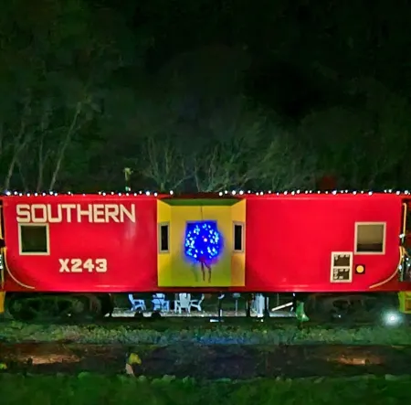 Authentic Train Caboose!  Less Than 5 Minutes to Desoto Park, Falls, Mentone