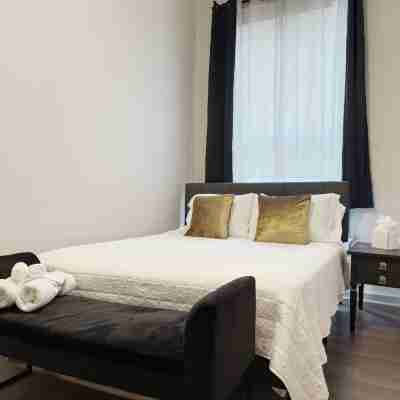 The Harrison E - 1BR-1BA Apt Rooms