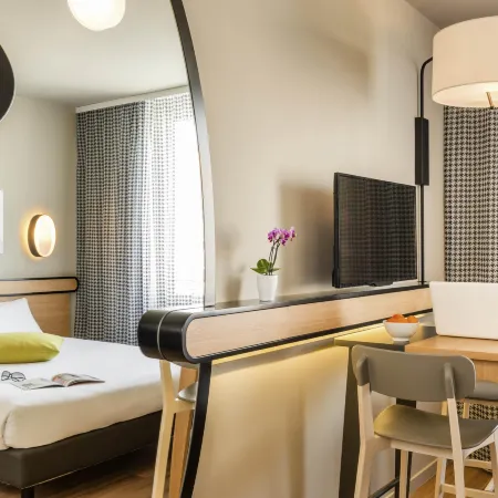 Aparthotel Adagio access Paris Massy Gare TGV