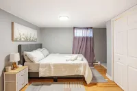 4-bedroom family home-Garden, Spa, BBQ, 3 free parking spaces! Hotels in Saint-Jean-sur-Richelieu