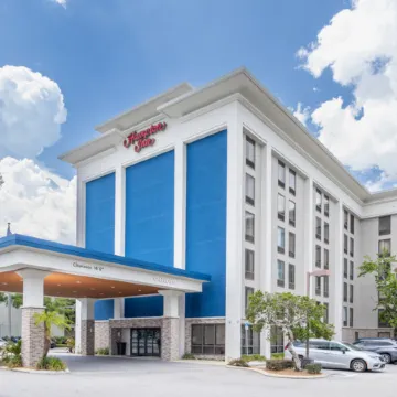 Hampton Inn Tampa-Airport/Westshore Отели рядом с достопримечательностью «Стейк-хаус Bern's»