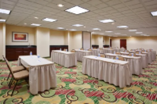 Holiday Inn Express & Suites CLEVELAND-STREETSBORO by IHG Hotels in Streetsboro