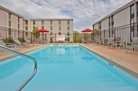 Holiday Inn BLOOMINGTON-UNIVERSITY AREA by IHG - Pools
