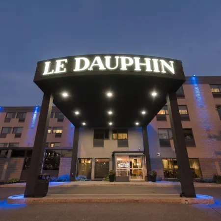 Hôtel & Suites le Dauphin Québec Отели рядом с достопримечательностью «Ле-Ривьер»