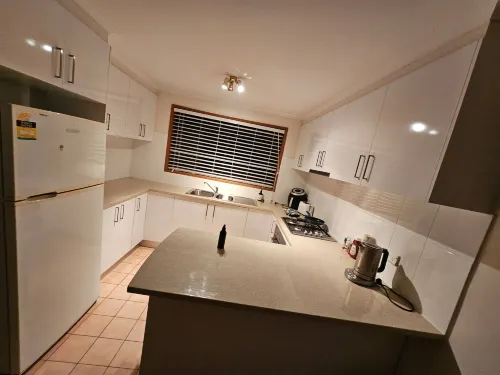 Charming 3-Bedroom House in Meadow Heights - Perfect Family Retreat - 방갈로